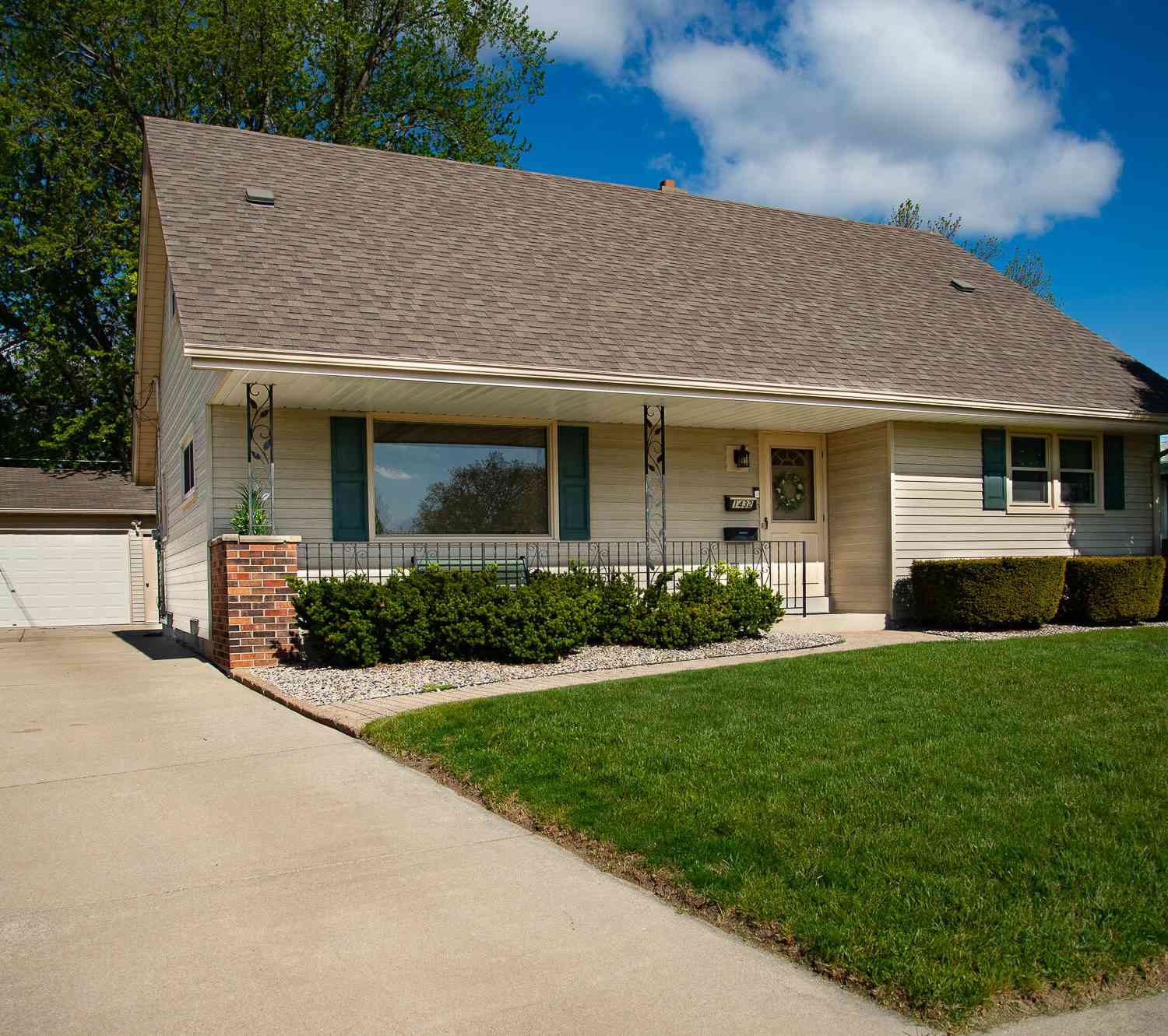 Homes For Sale - 1432 Breeze<br/> Racine, WI 53406