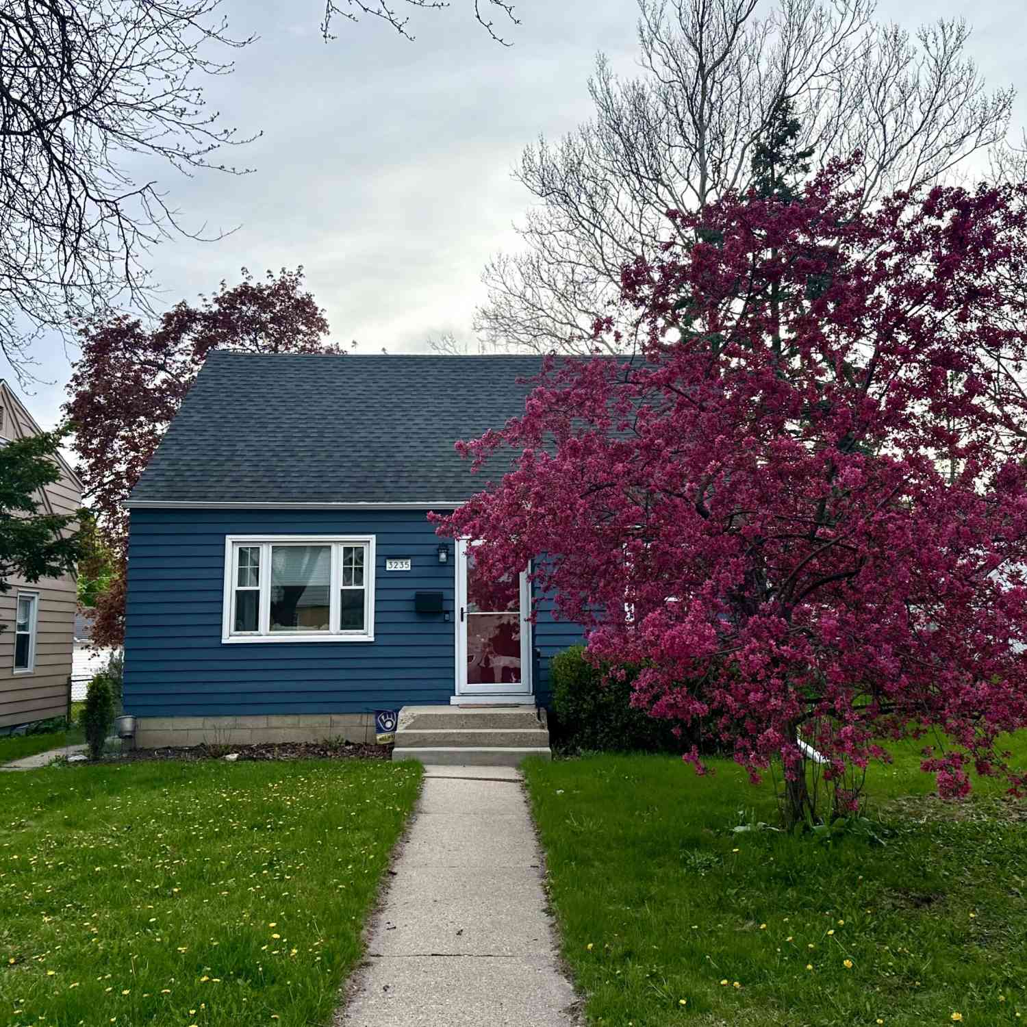 Homes For Sale - 3235 N 77th<br/> Milwaukee, WI 53222