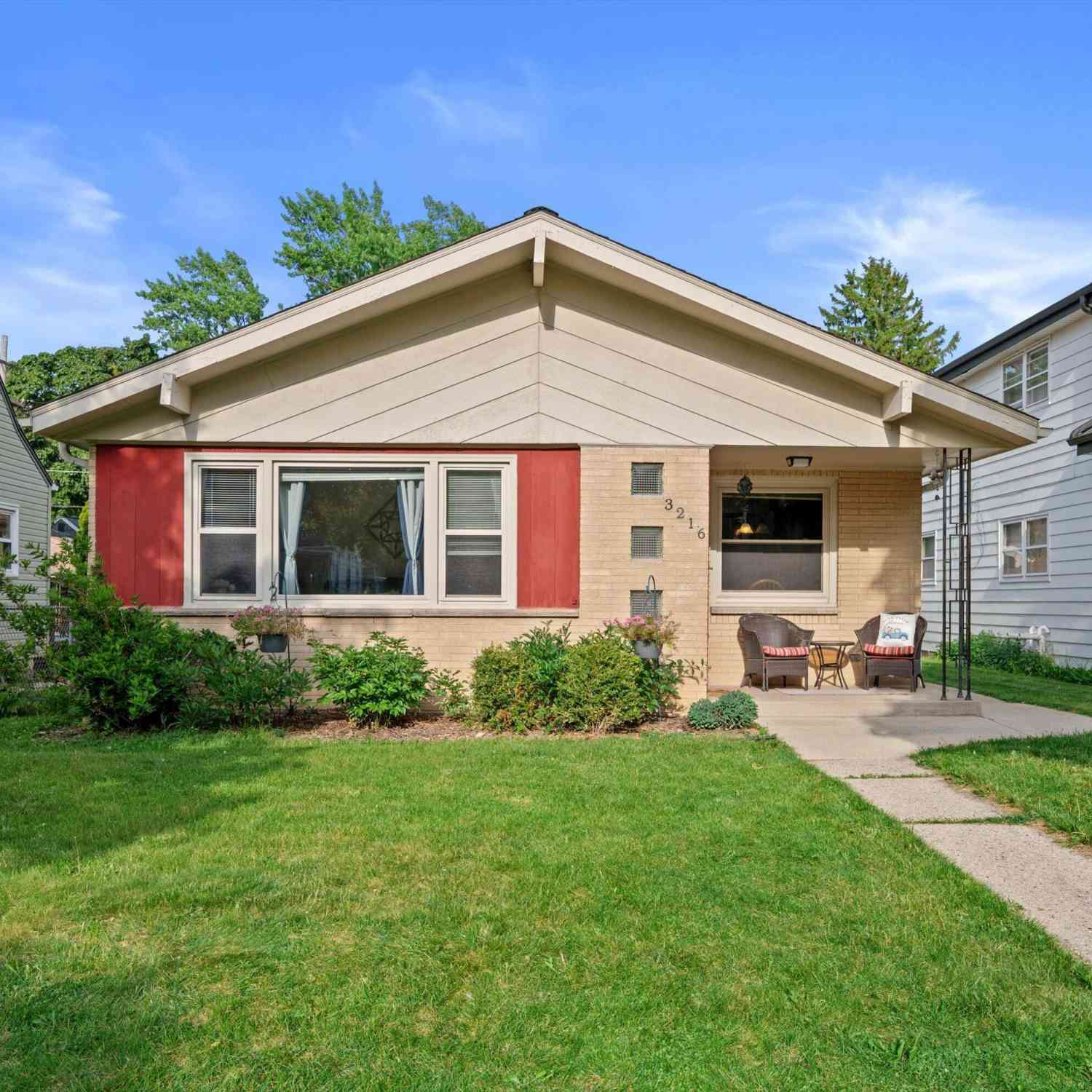 Homes For Sale - 3216 N 88th<br/> Milwaukee, WI 53222