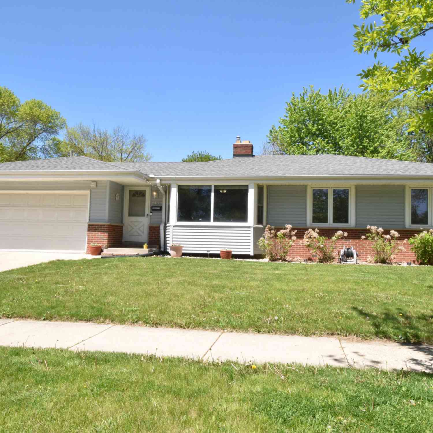 Homes For Sale - 1526 Greenway<br/> Waukesha, WI 53186
