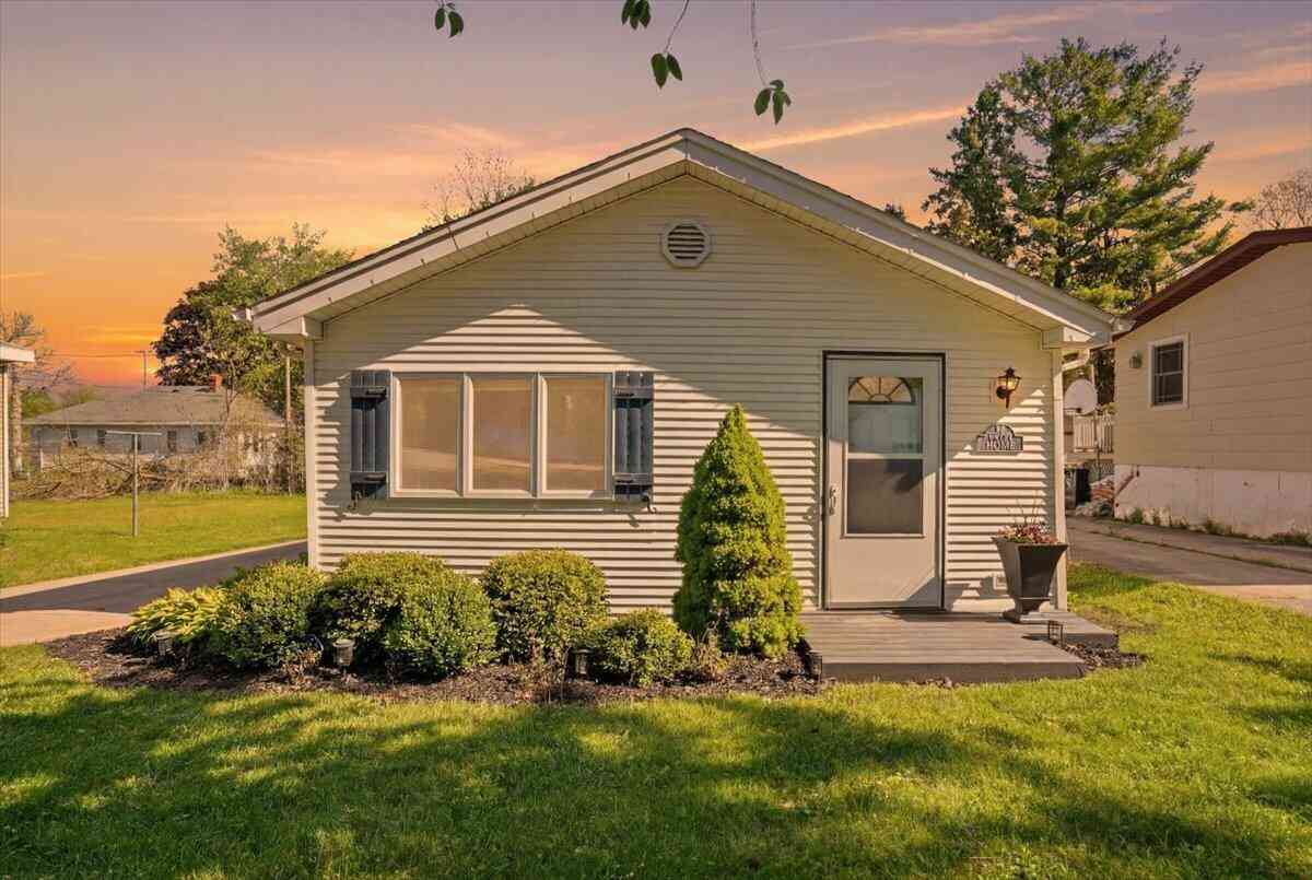 Homes For Sale - 30024 Mound<br/> Burlington, WI 53105