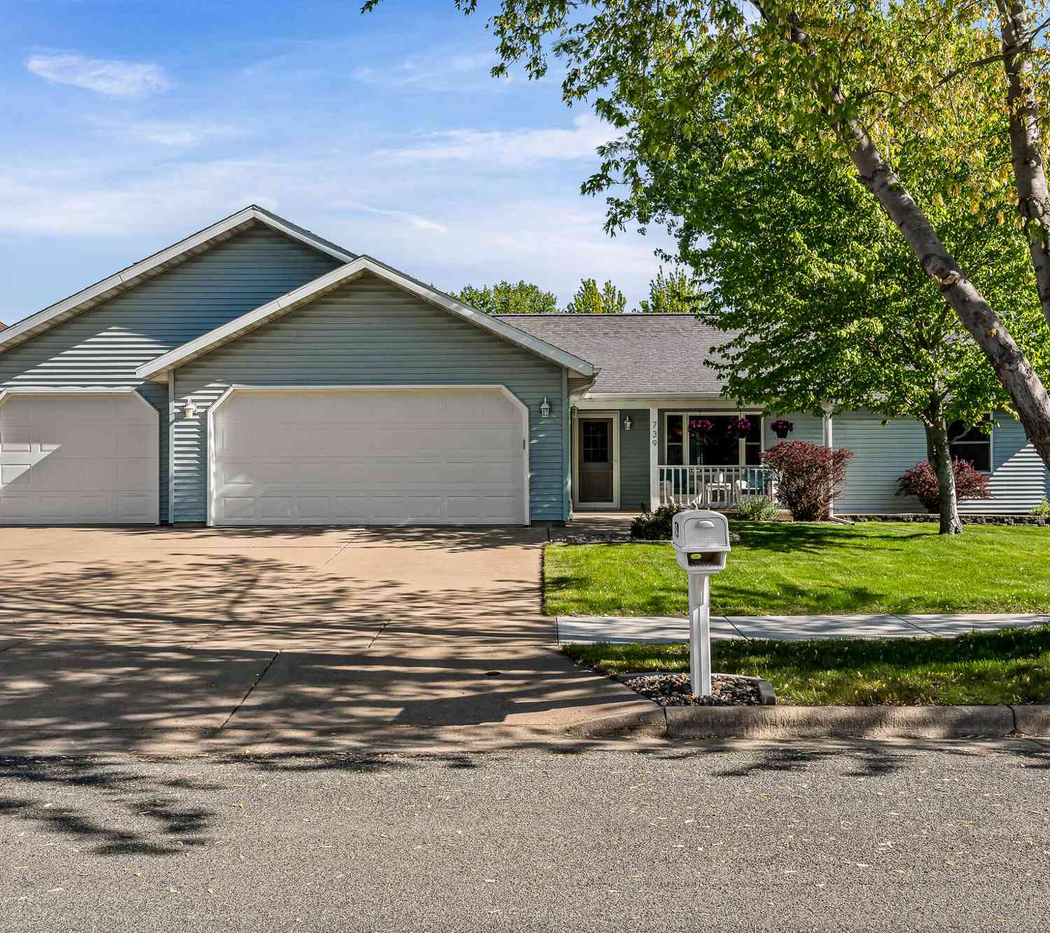 Homes For Sale - 739 Shelly<br/> Onalaska, WI 54650