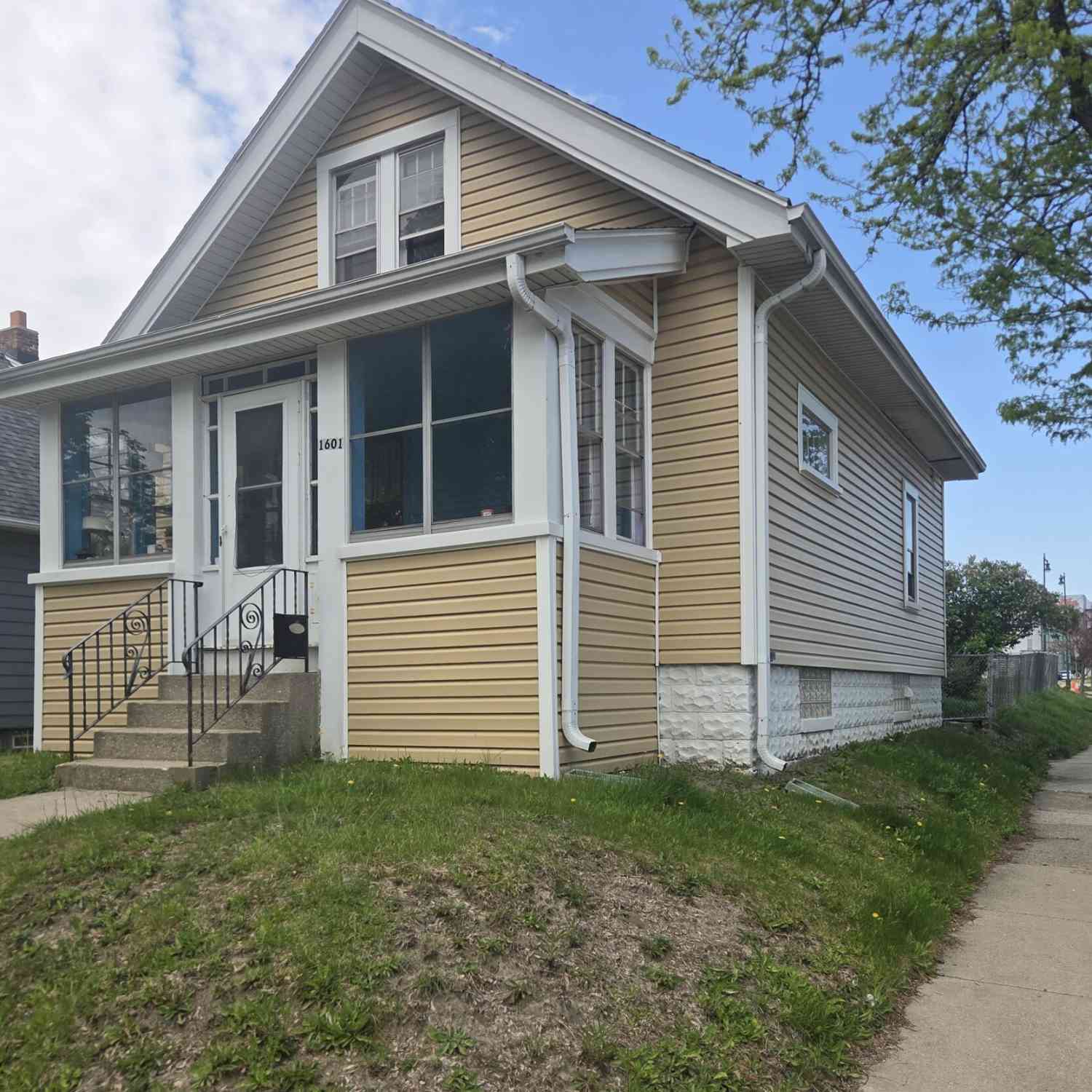 Homes For Sale - 1601 S 65th<br/> West Allis, WI 53214