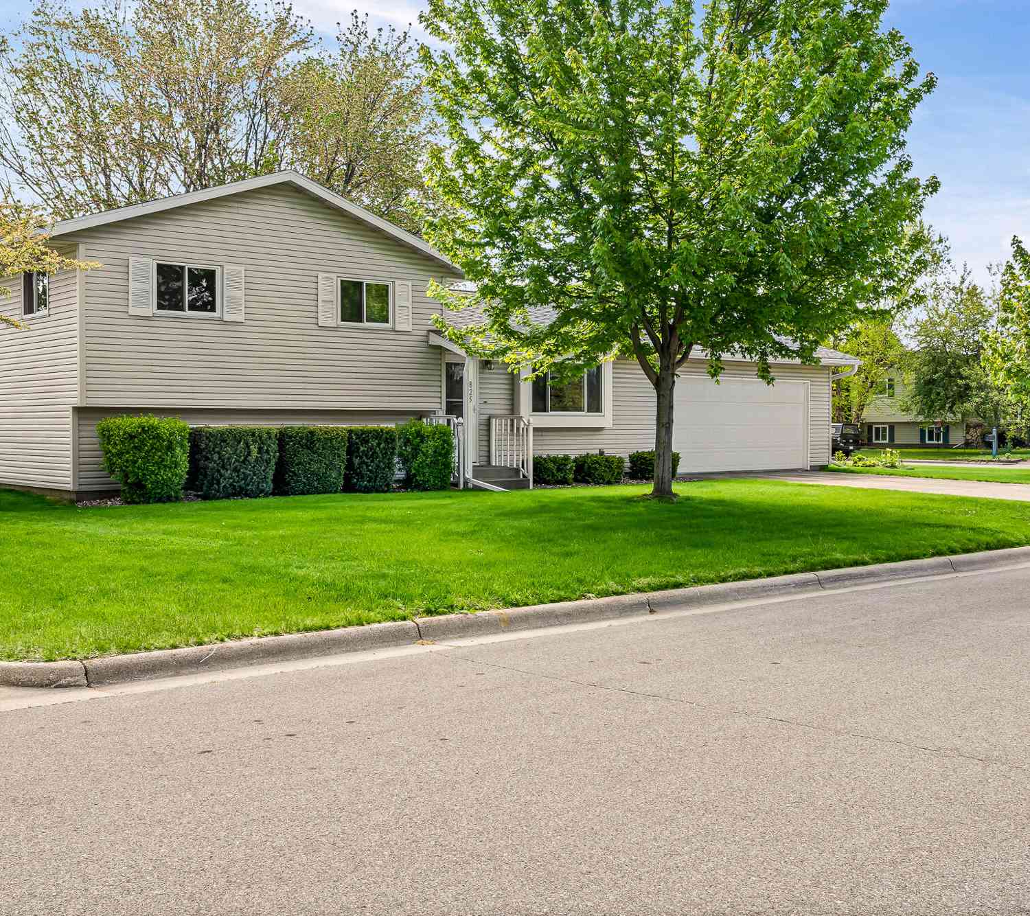 Homes For Sale - 825 Valley<br/> Onalaska, WI 54650