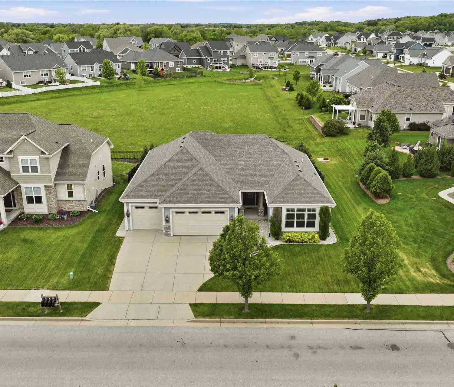 Homes For Sale - 1460 Prairie Creek<br/> Oconomowoc, WI 53066