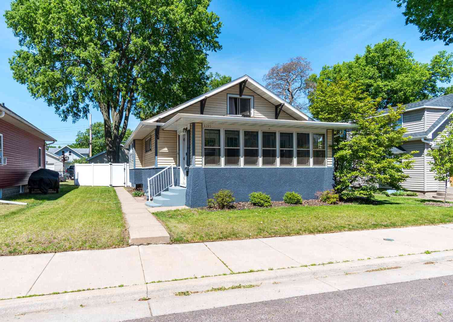 Homes For Sale - 1216 East<br/> La Crosse, WI 54601