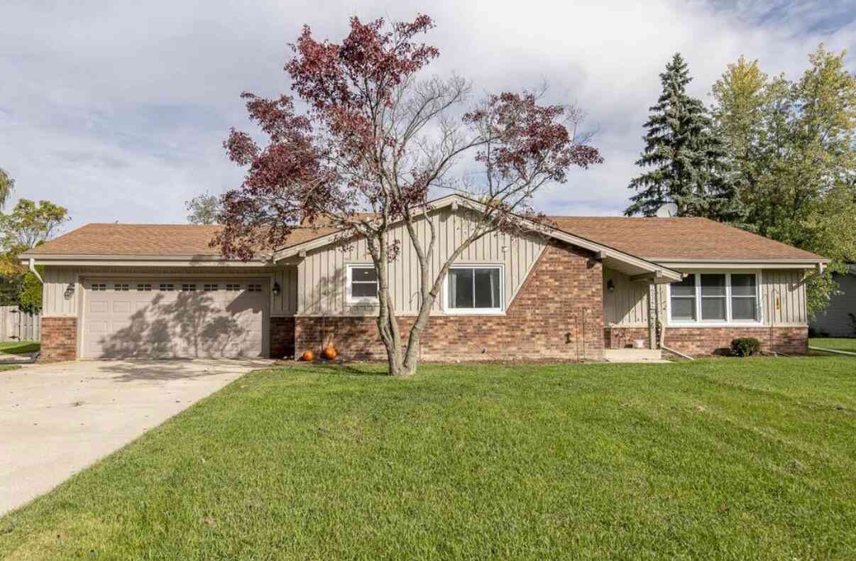 Homes For Sale - 10226 W Steeple View<br/> Franklin, WI 53132