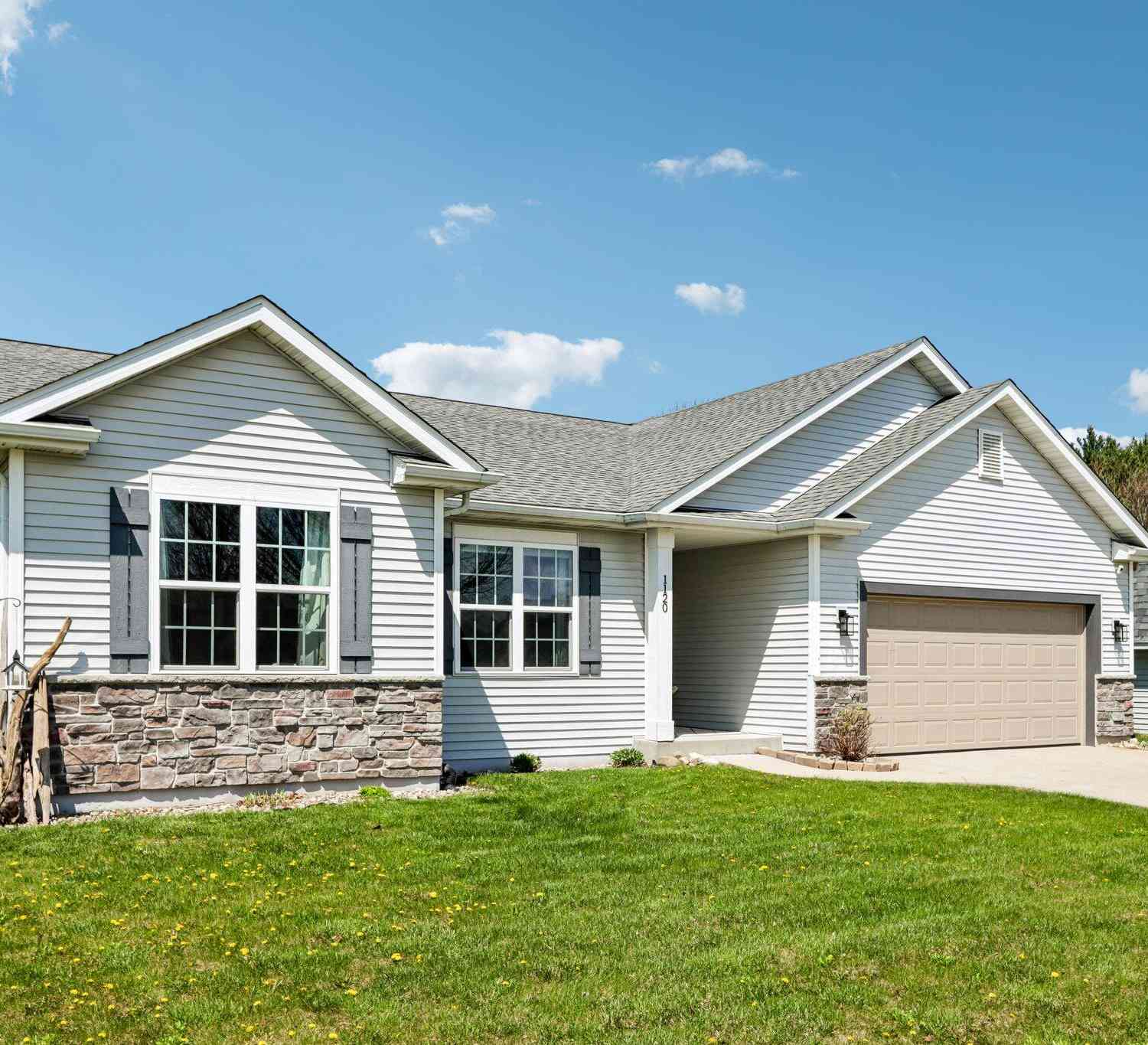 Homes For Sale - 1120 Black Walnut<br/> Johnson Creek, WI 53038