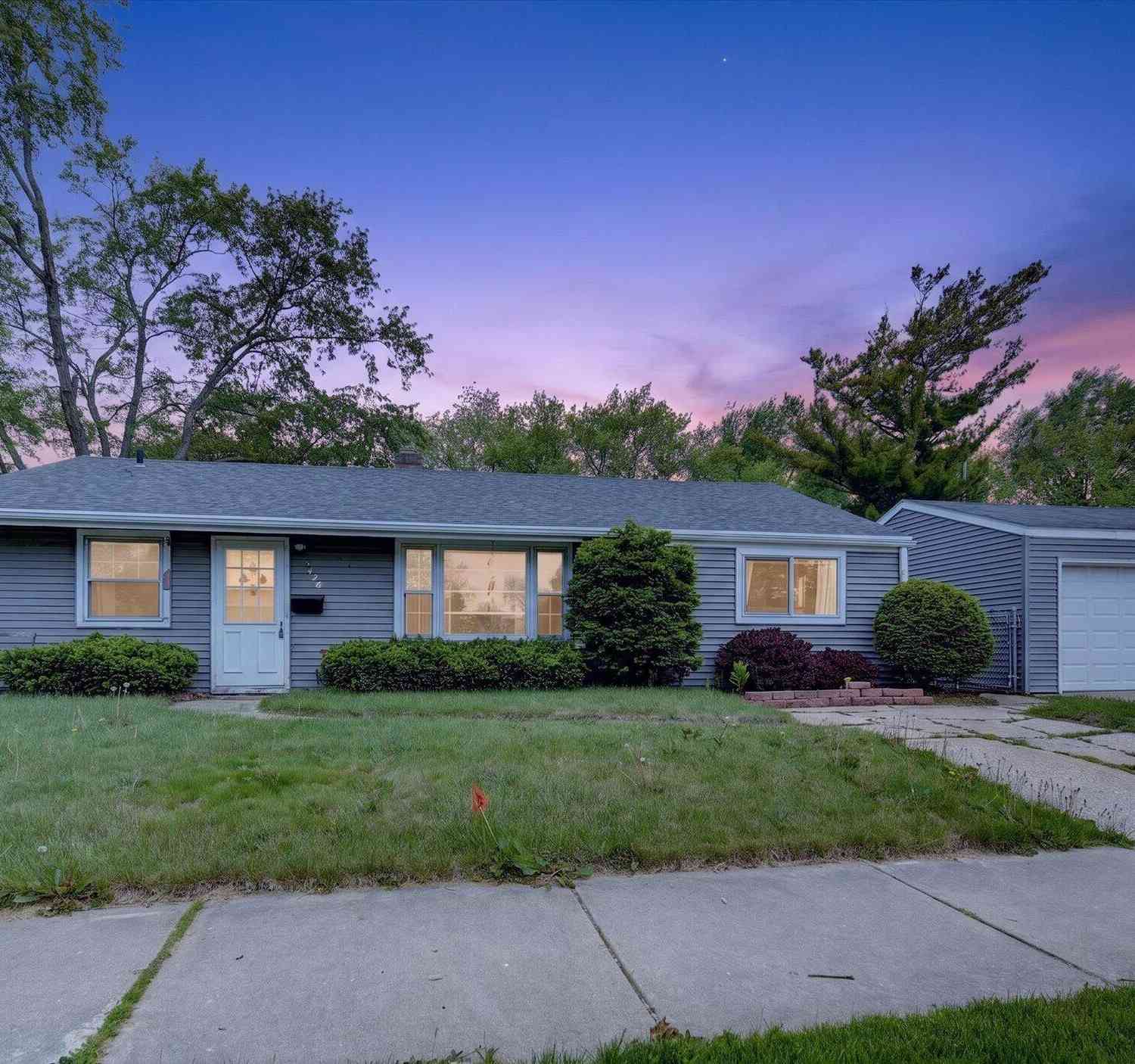 Homes For Sale - 5426 39th<br/> Kenosha, WI 53144