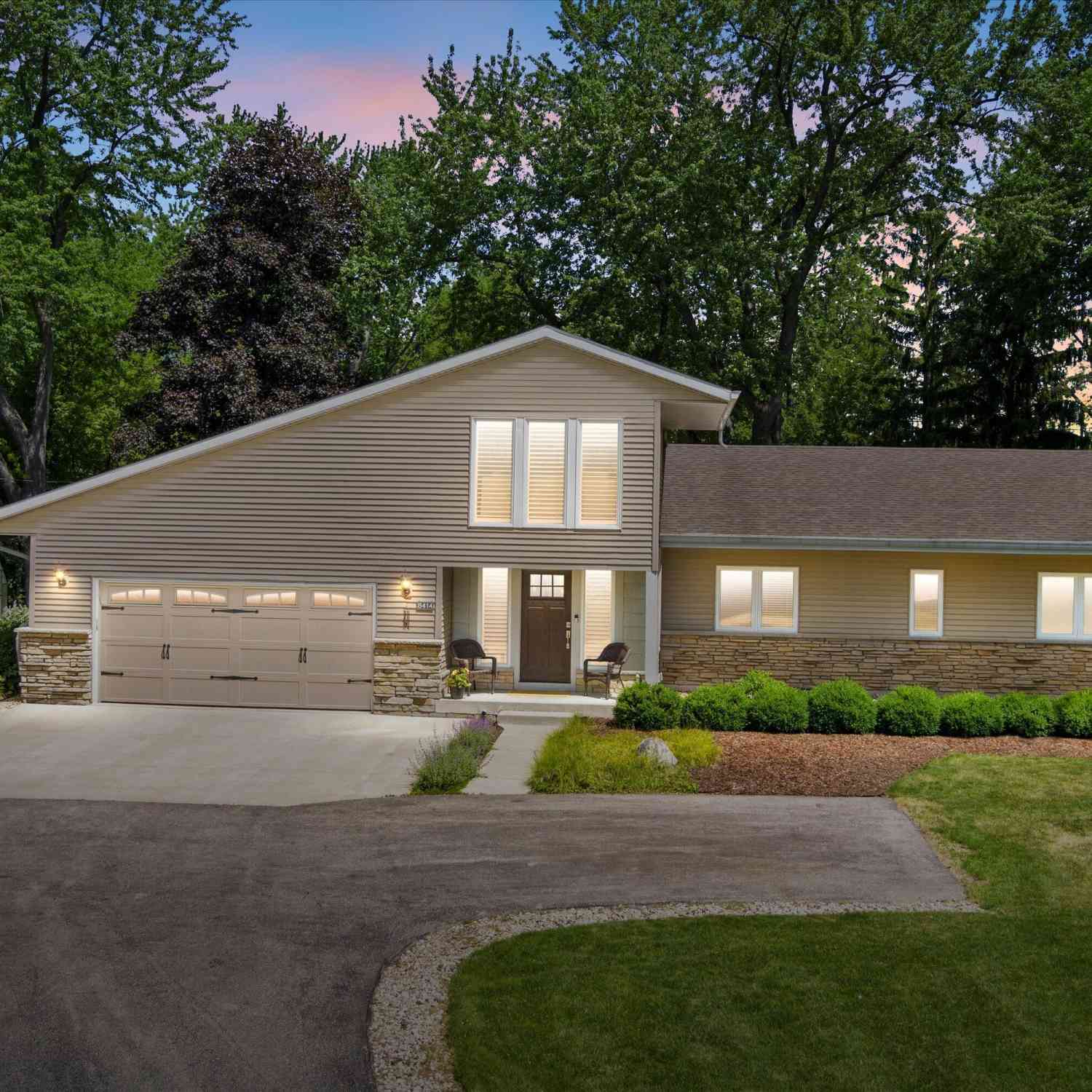 Homes For Sale - 8414 W Poplar<br/> Ozaukee County, Mequon, WI 53097