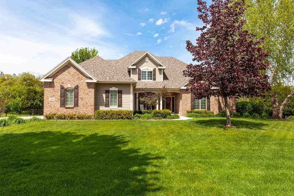 Homes For Sale - 1240 Four Winds<br/> Hartland, WI 53029