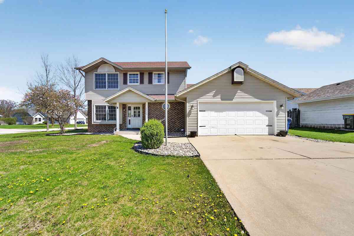 Homes For Sale - 10550 S Peggy<br/> Oak Creek, WI 53154
