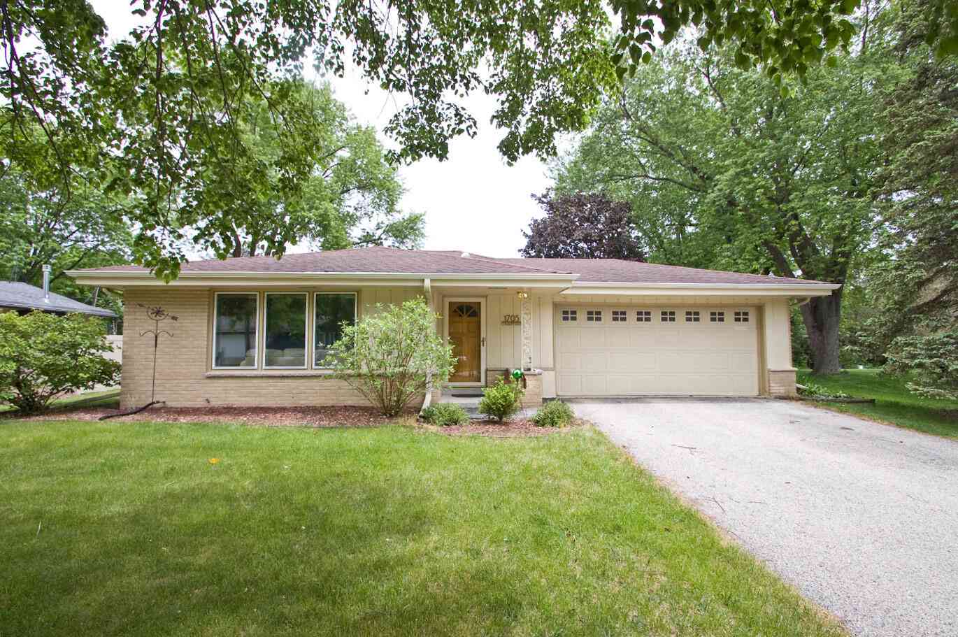 Homes For Sale - 1705 Chapman<br/> Waukesha, WI 53189
