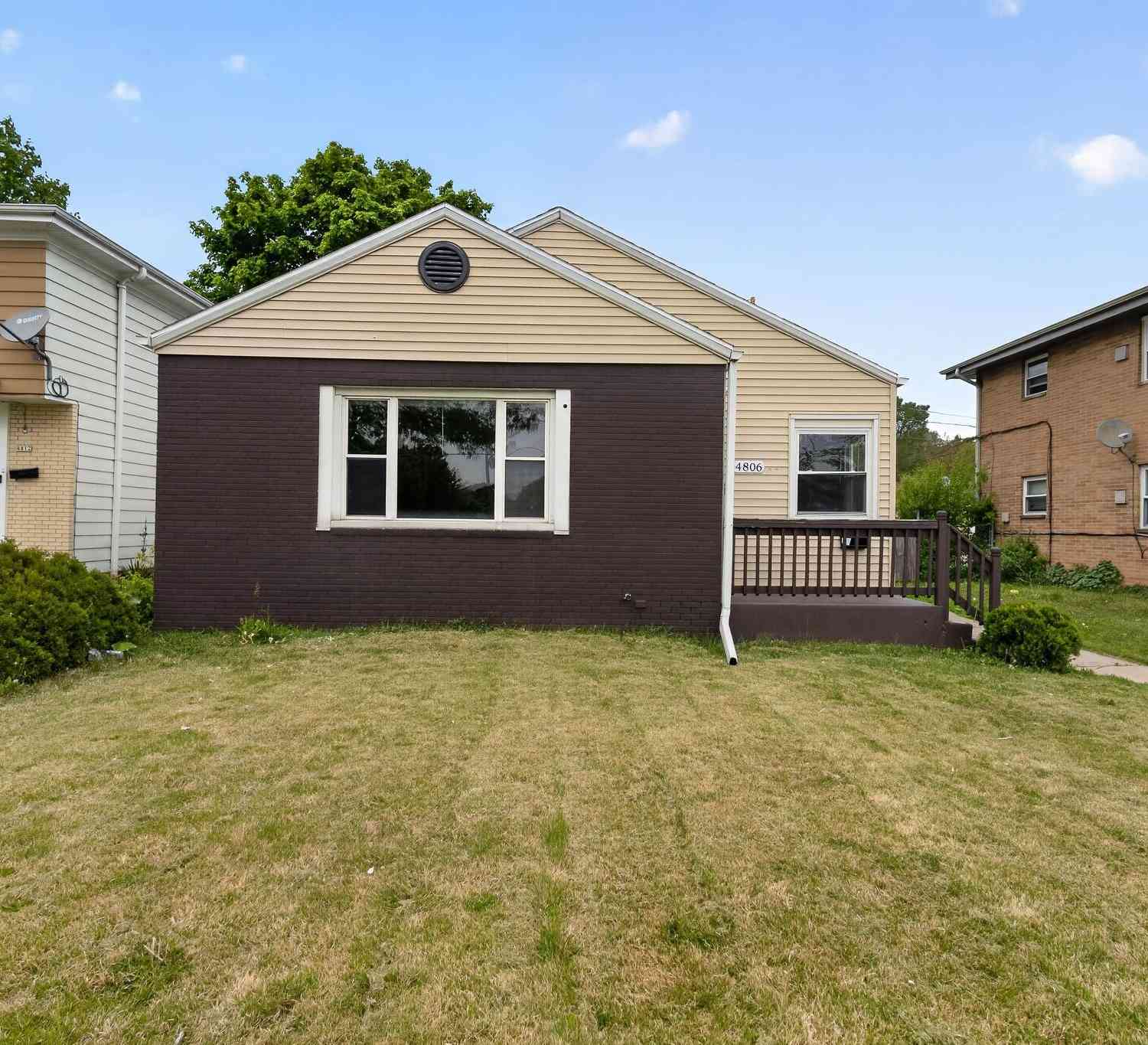 Homes For Sale - 4806 W Hampton<br/> Milwaukee, WI 53218