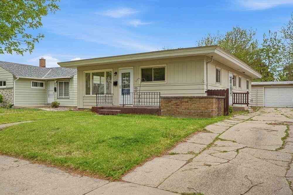 Homes For Sale - 3220 S 72nd<br/> Milwaukee, WI 53219