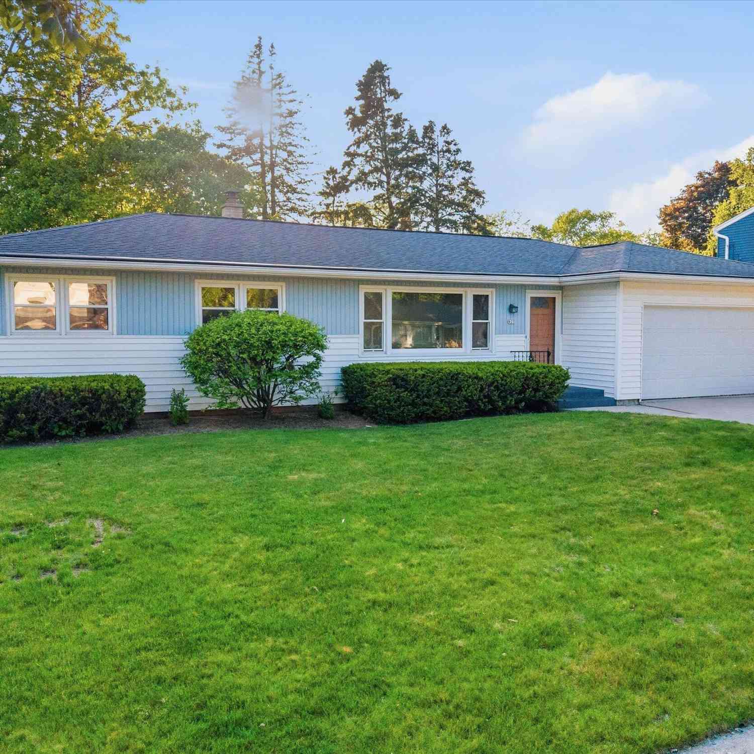 Homes For Sale - 923 W Whitefish<br/> Ozaukee County, Port Washington, WI 53074