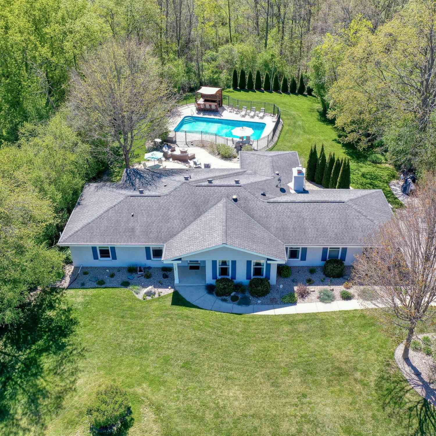Homes For Sale - 1135 Ridgeway<br/> Brookfield, WI 53045