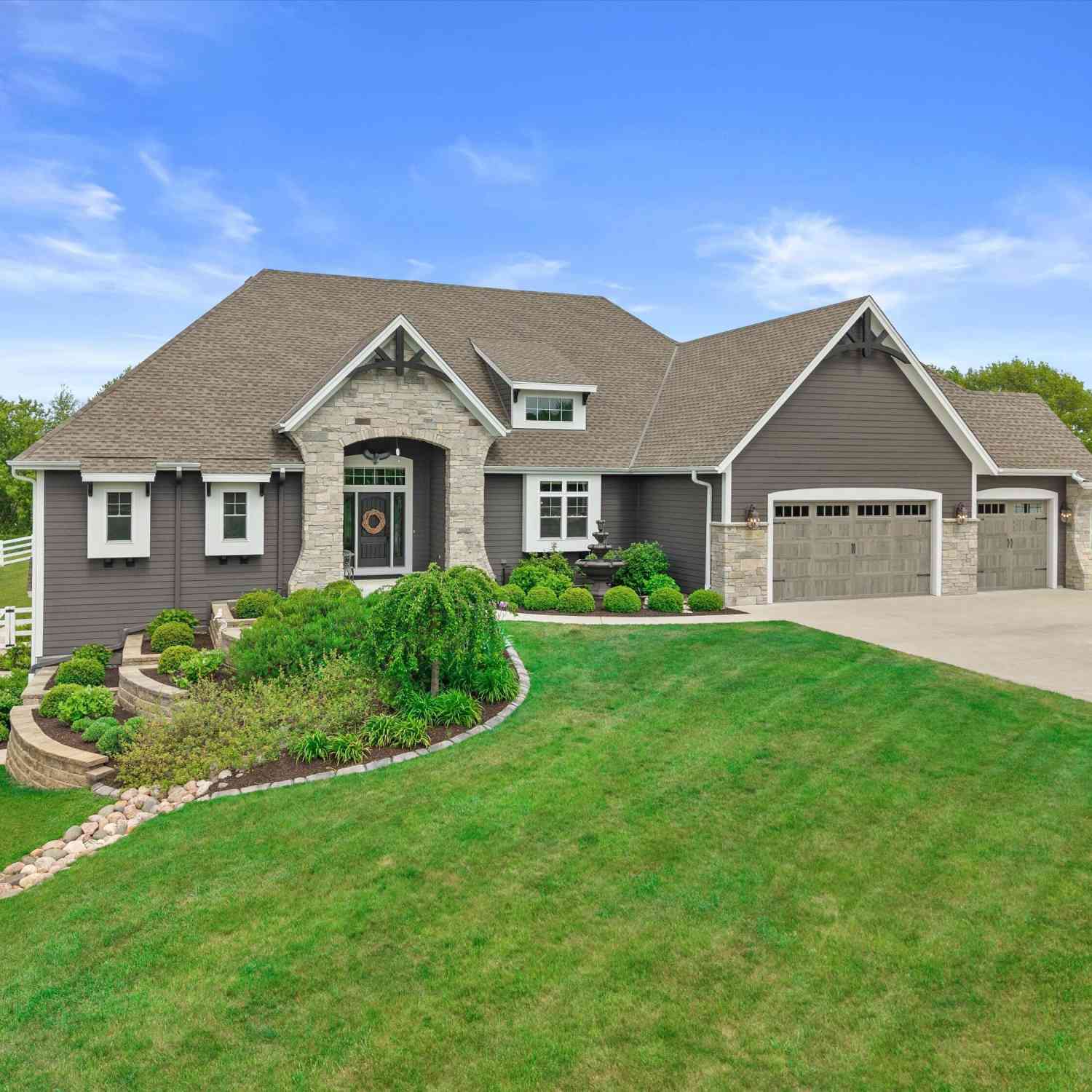 Homes For Sale - S66W24310 Skyline<br/> Vernon, WI 53189