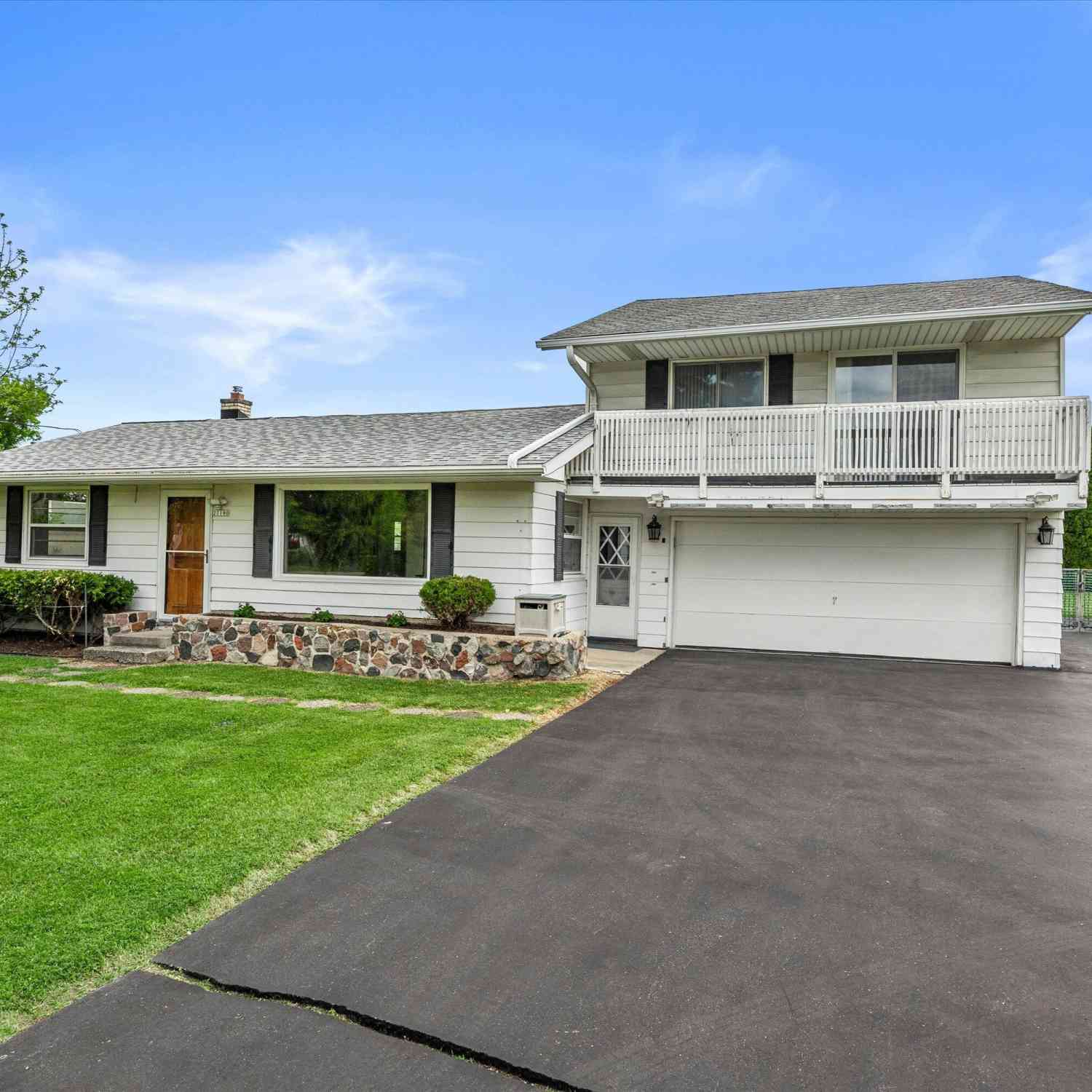 Homes For Sale - 21190 Watertown<br/> Brookfield, WI 53186