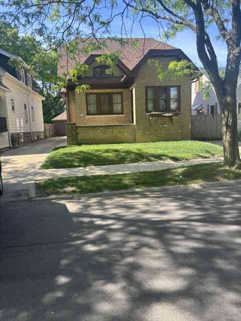 Homes For Sale - 4223 W Concordia<br/> Milwaukee, WI 53216