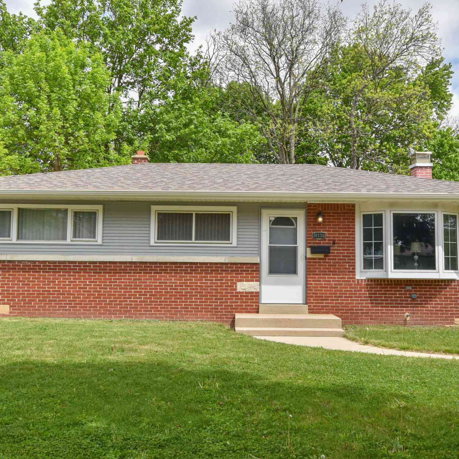 Homes For Sale - 10136 W Manitoba<br/> West Allis, WI 53227