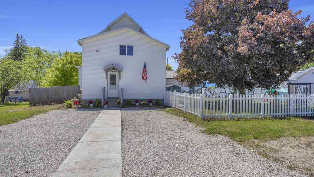 Homes For Sale - 717 W 3rd<br/> Waldo, WI 53093
