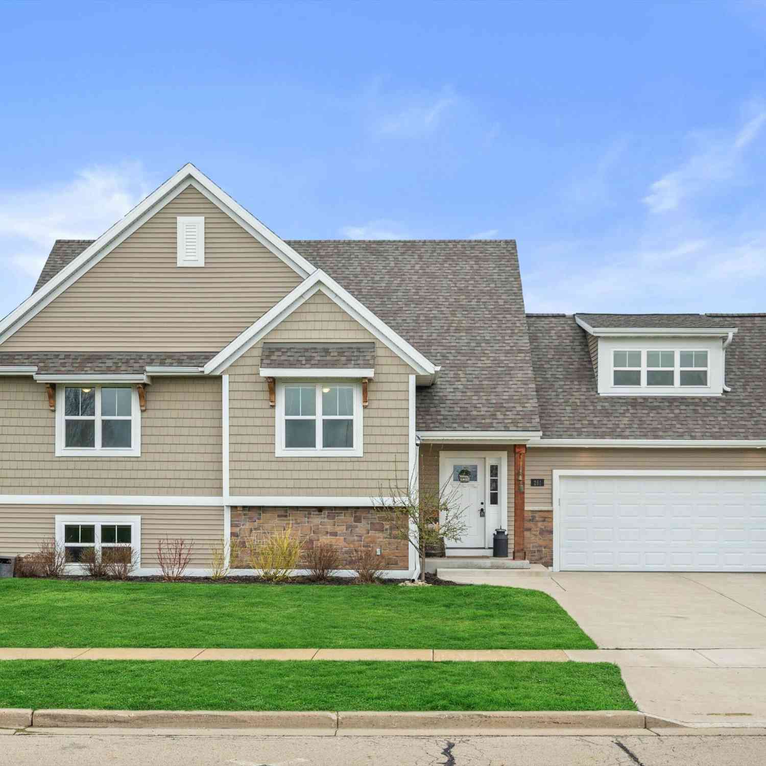 Homes For Sale - 261 Cardinal<br/> Sullivan, WI 53178