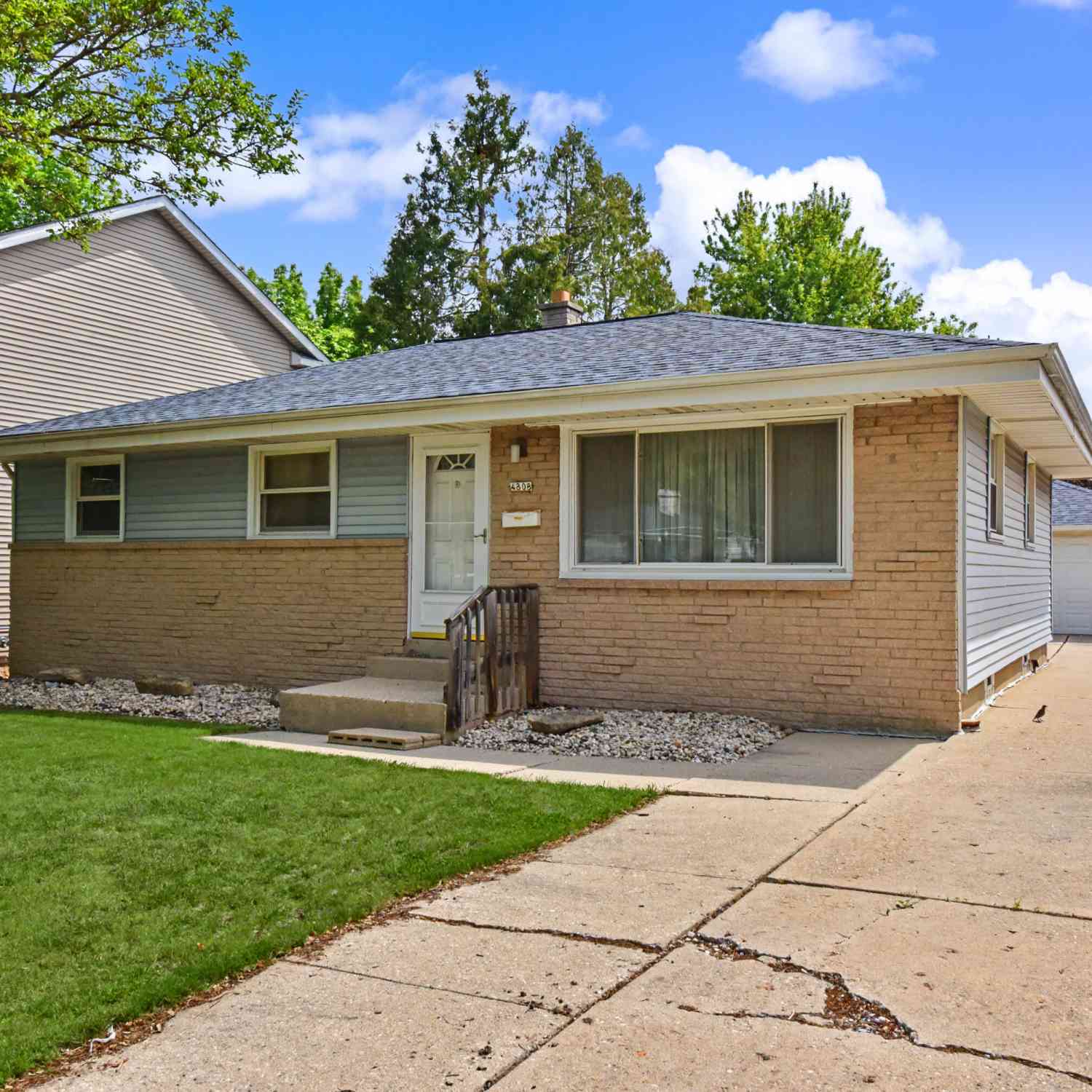 Homes For Sale - 4808 S 24th<br/> Milwaukee, WI 53221