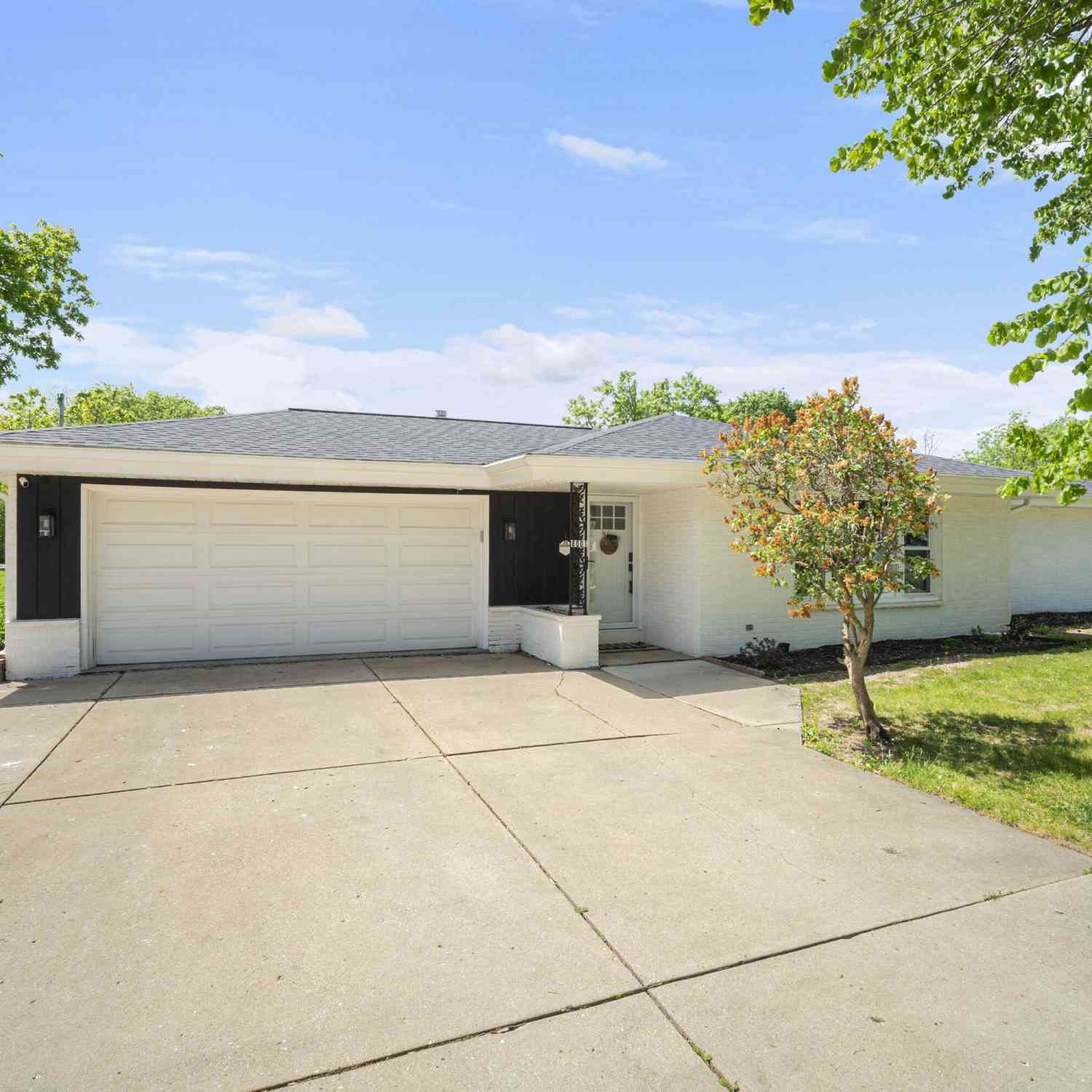 Homes For Sale - 8001 W Whitaker<br/> Greenfield, WI 53220