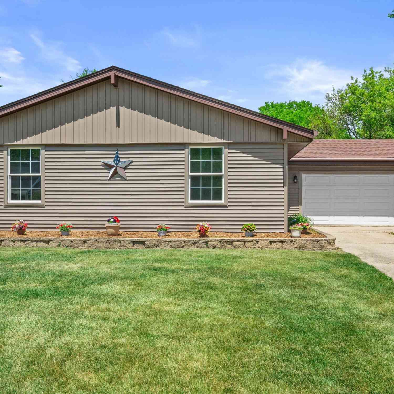 Homes For Sale - S104W20472 Tina<br/> Muskego, WI 53150