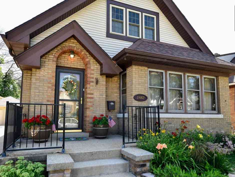 Homes For Sale - 1442 S 54th<br/> West Milwaukee, WI 53214