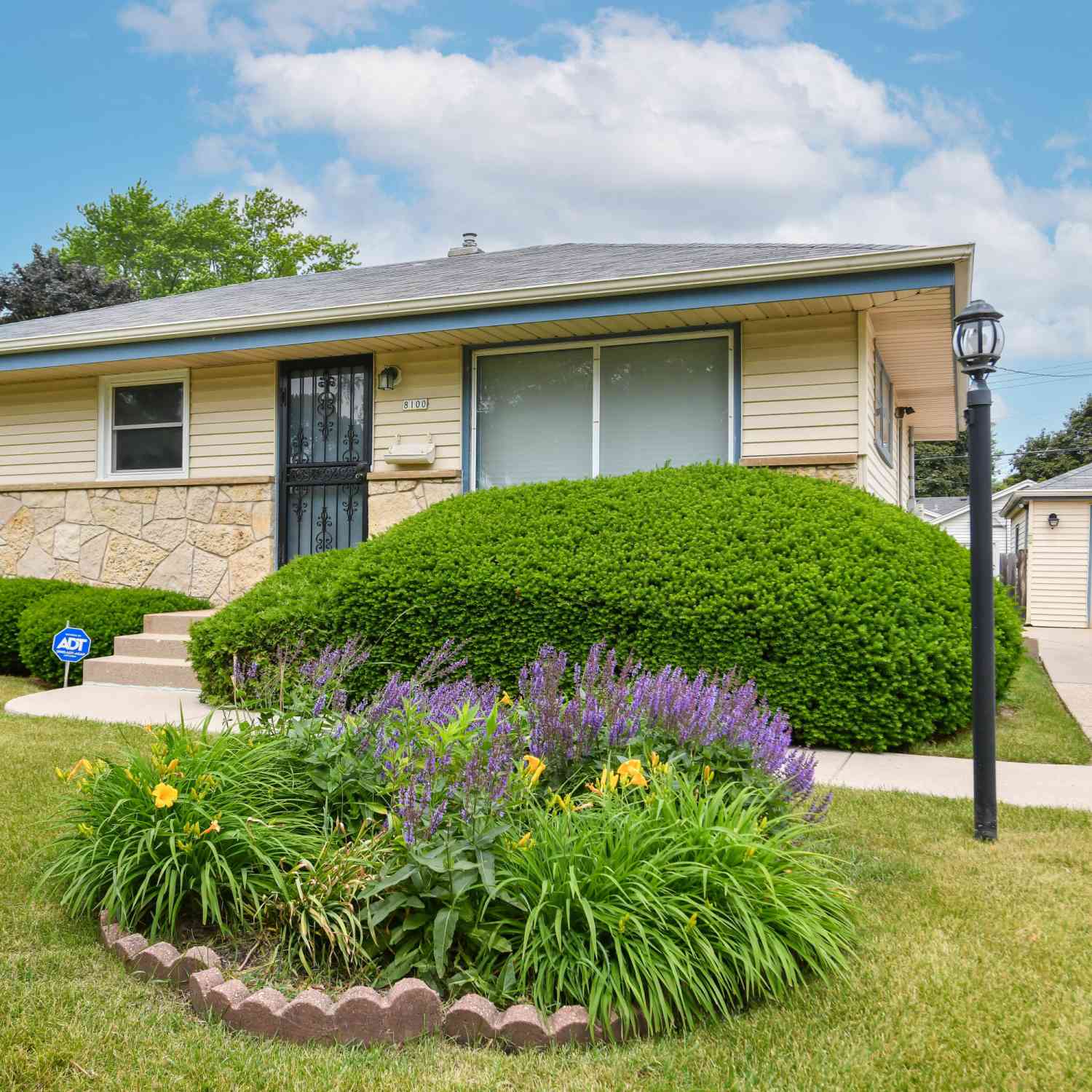 Homes For Sale - 8100 W Lynmar<br/> Milwaukee, WI 53222