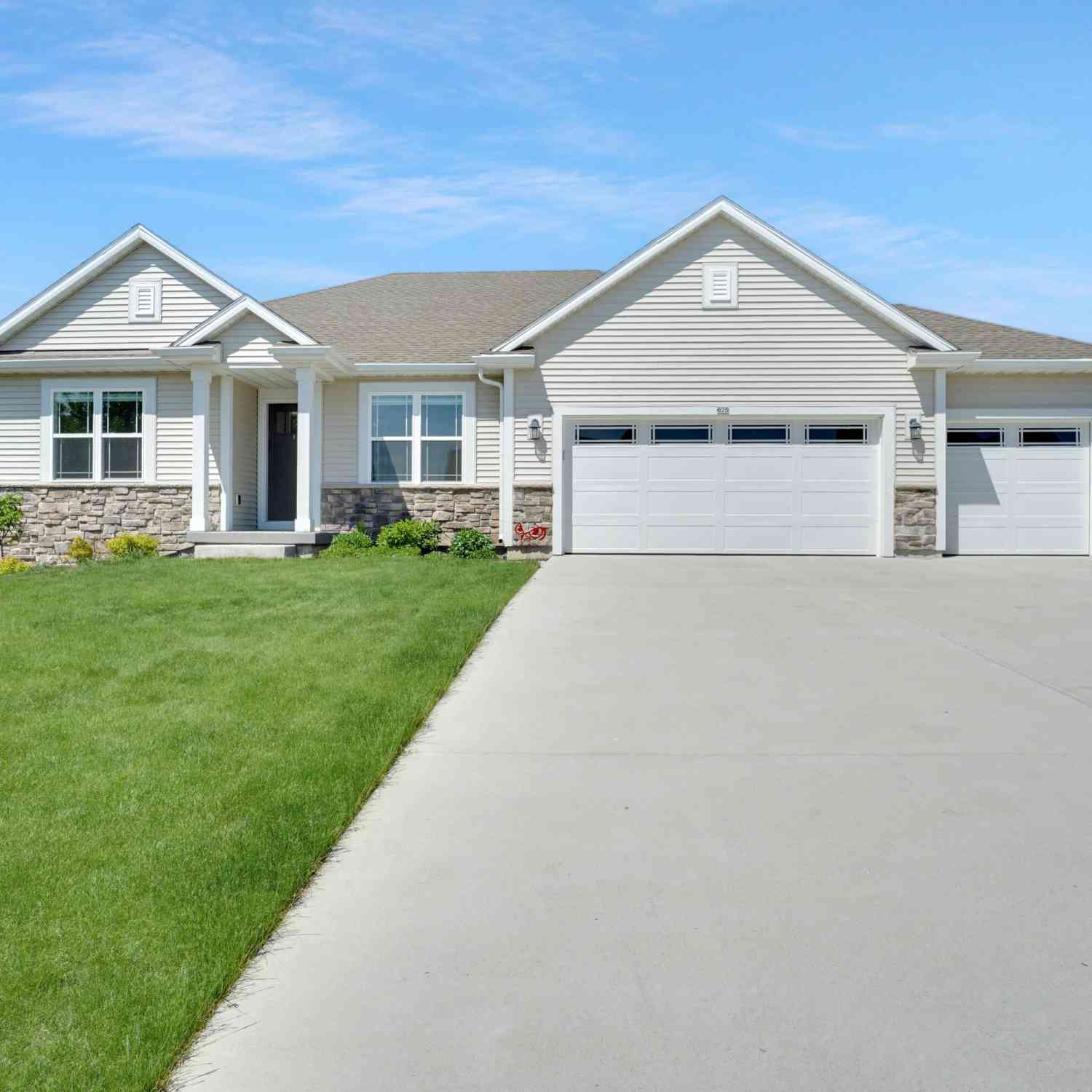 Homes For Sale - 625 Mary<br/> Slinger, WI 53086