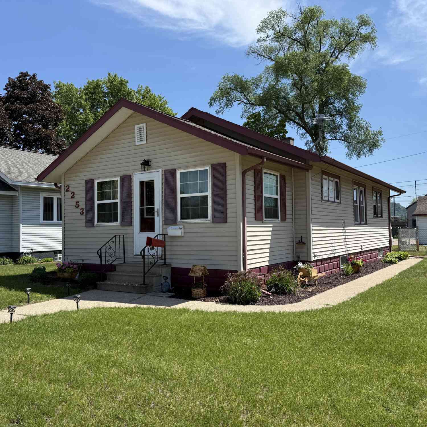 Homes For Sale - 2253 14th<br/> La Crosse, WI 54601