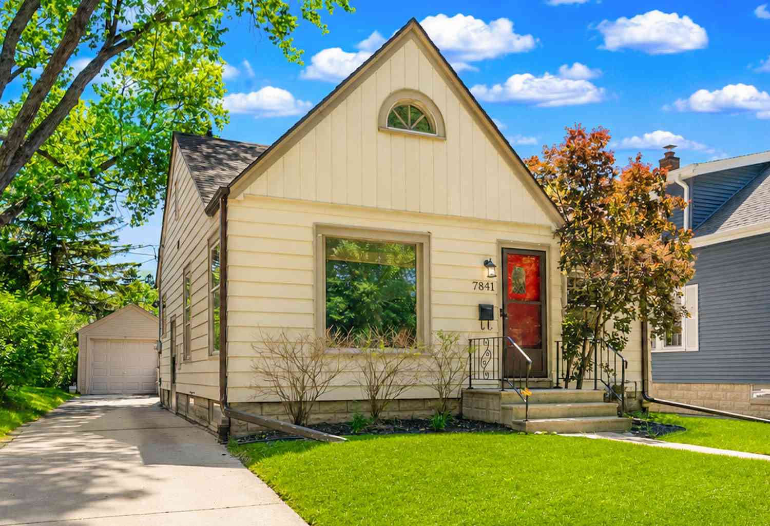 Homes For Sale - 7841 W Lorraine<br/> Milwaukee, WI 53222