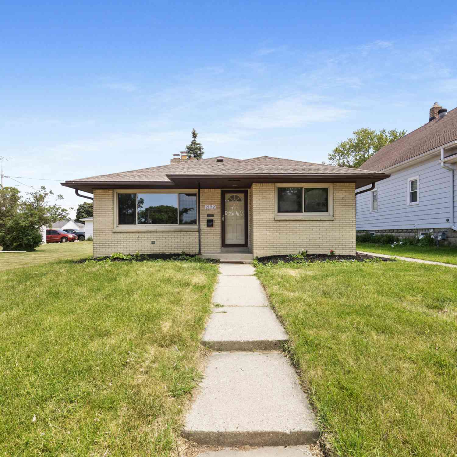Homes For Sale - 2122 S 86th<br/> West Allis, WI 53227