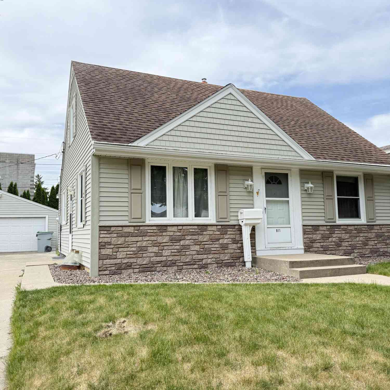 Homes For Sale - 911 E Norwich<br/> Milwaukee, WI 53207