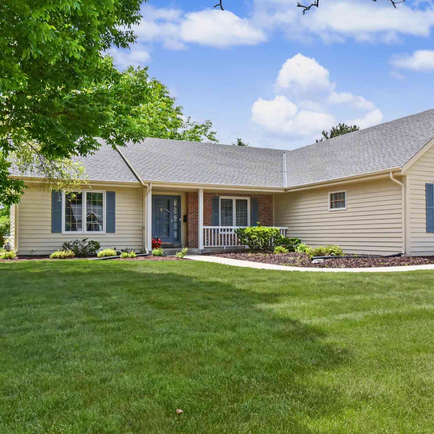 Homes For Sale - N22W26761 Shooting Star<br/> Pewaukee, WI 53072