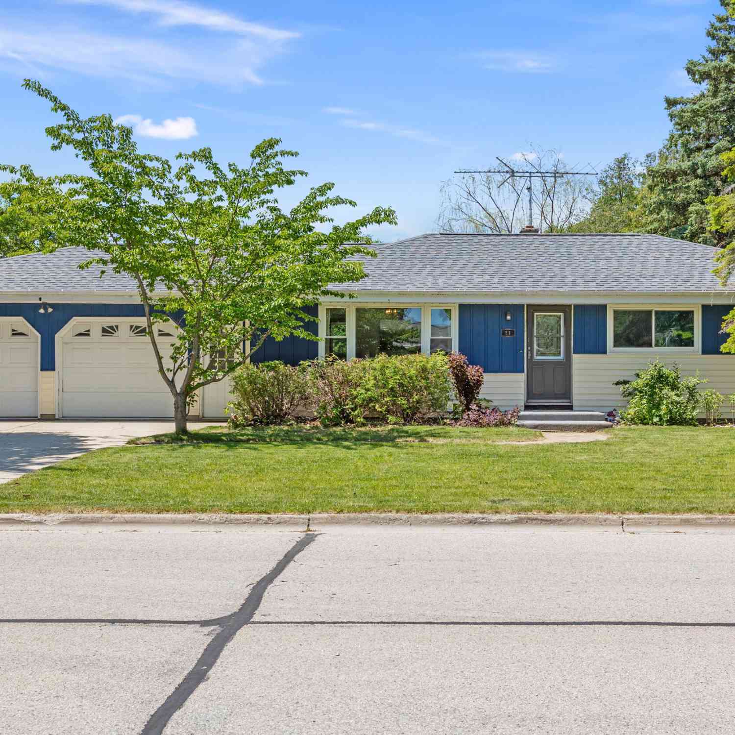 Homes For Sale - 21 Crestwood<br/> Sheboygan County, Elkhart Lake, WI 53020