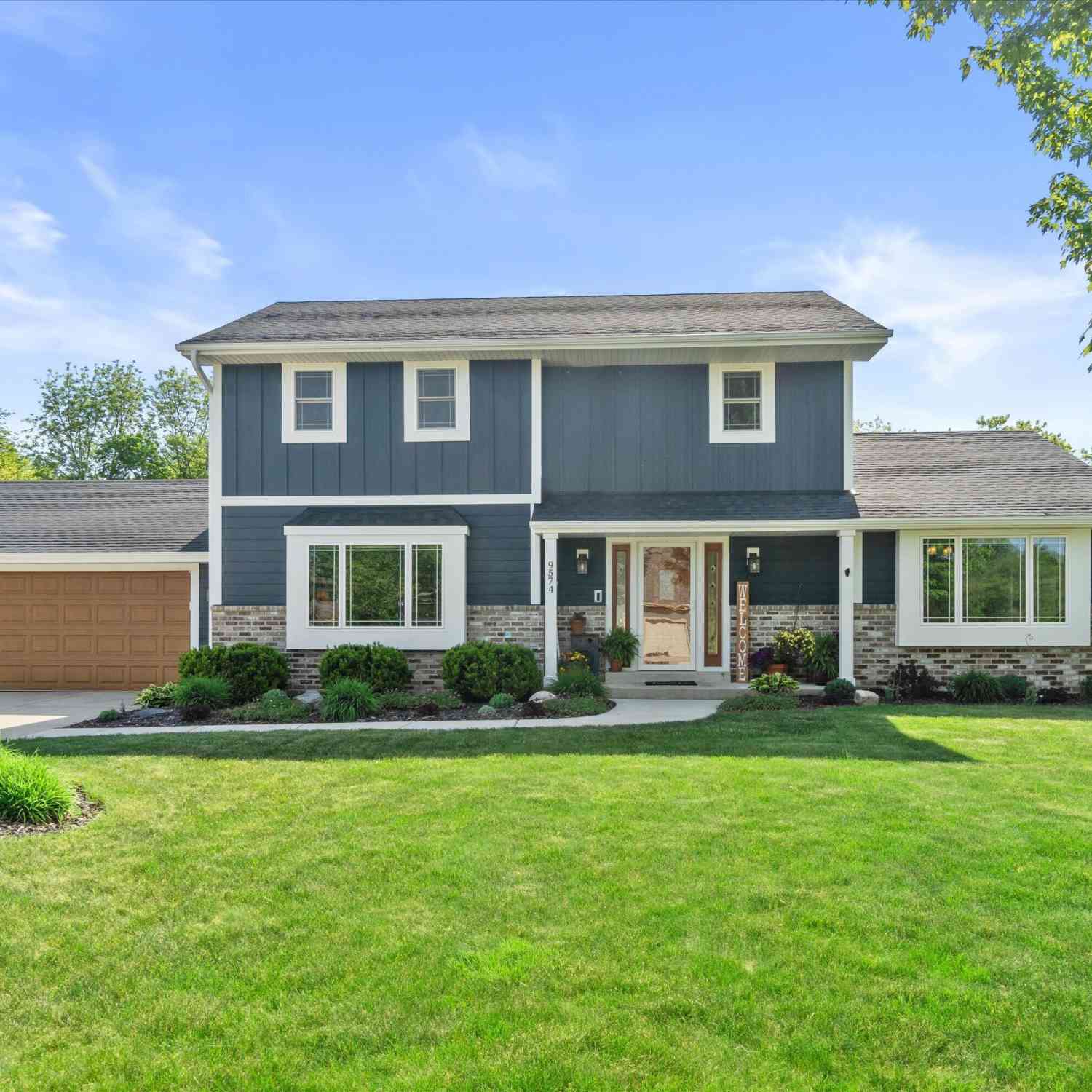 Homes For Sale - 9574 S Fairway<br/> Milwaukee County, Franklin, WI 53132