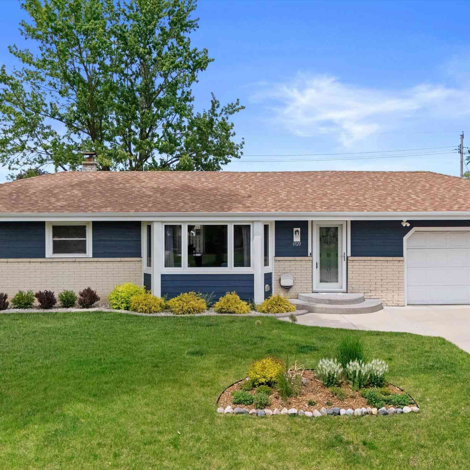 Homes For Sale - 6920 W Armour<br/> Greenfield, WI 53220