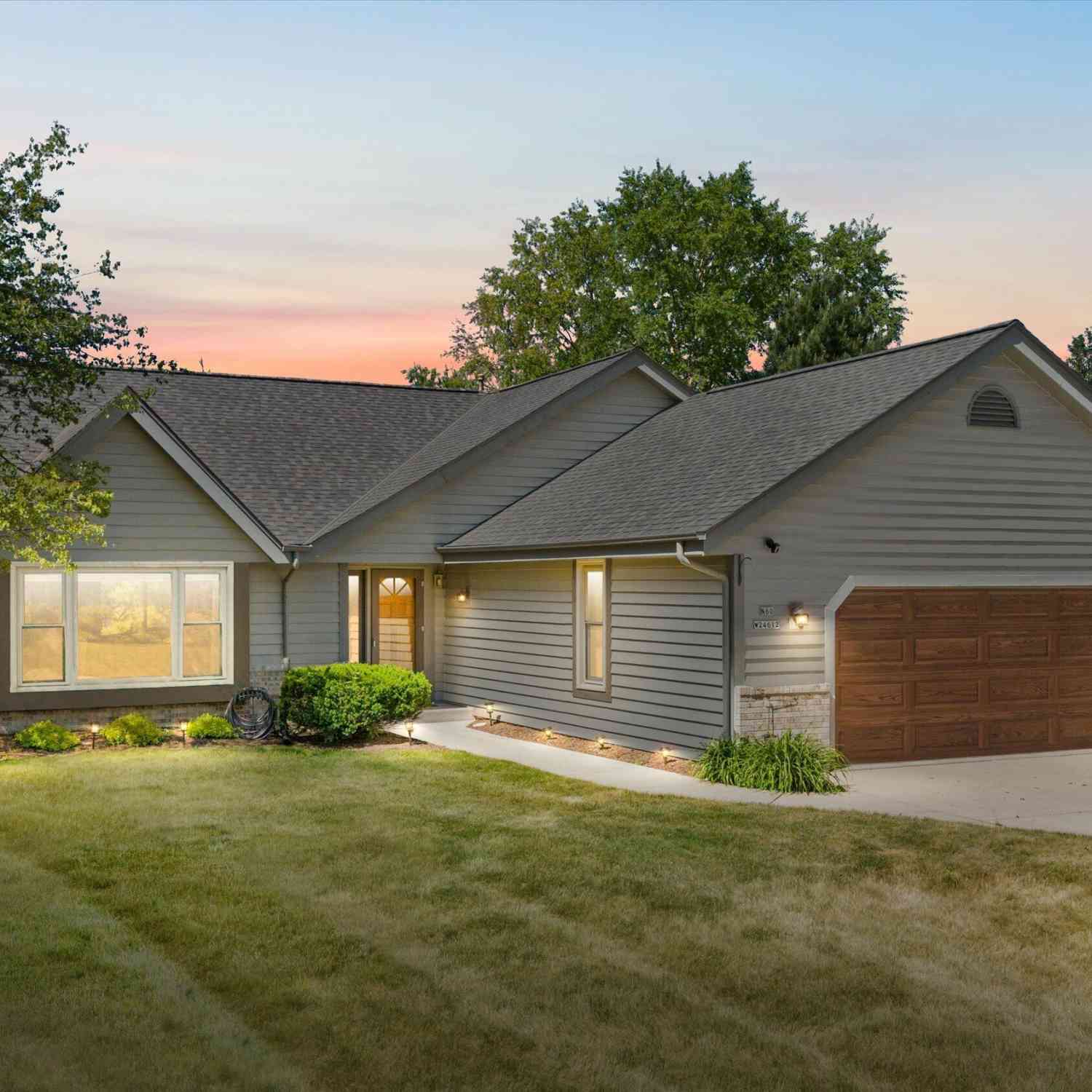 Homes For Sale - N60W24612 Lynette<br/> Sussex, WI 53089