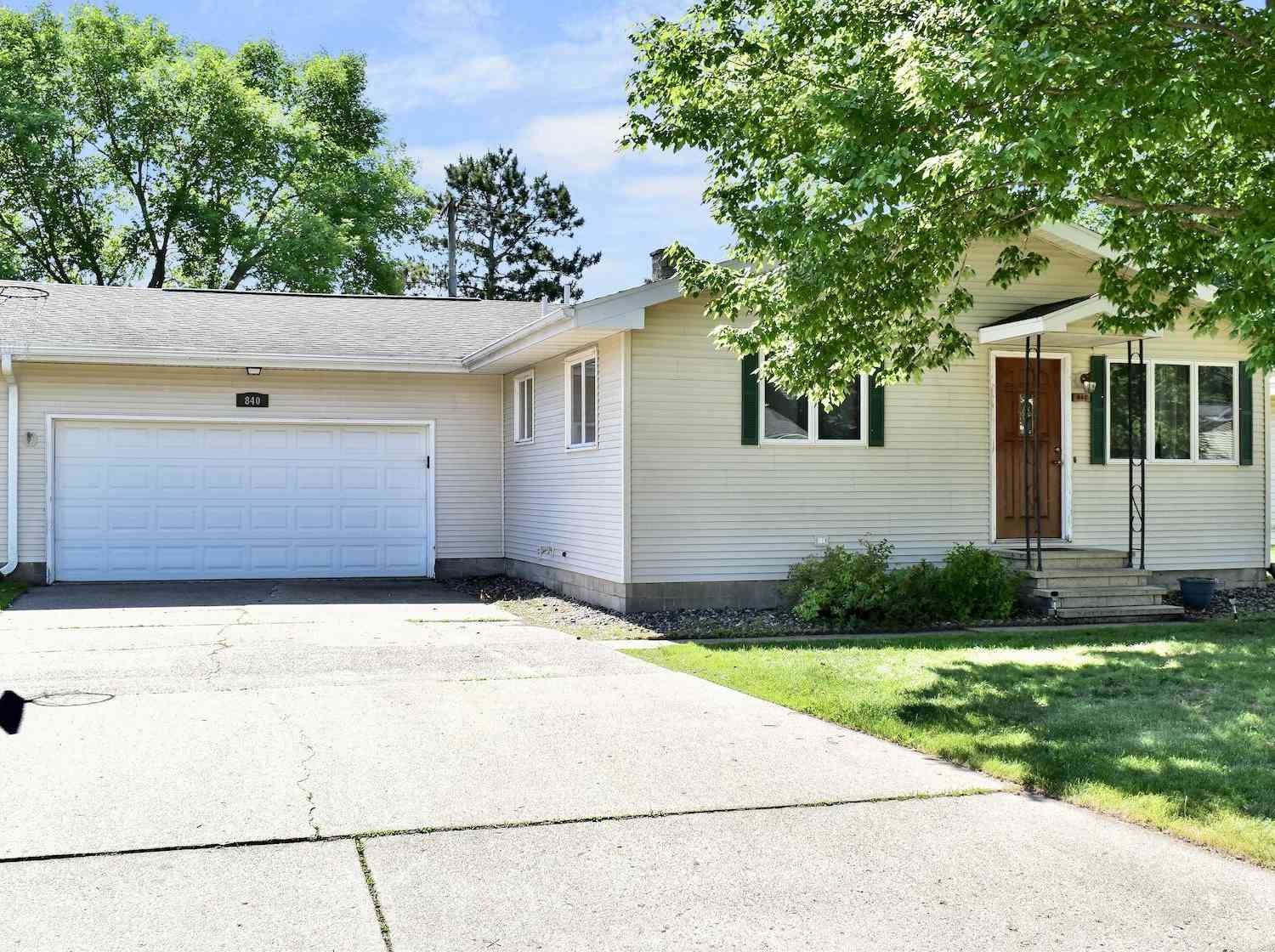 Homes For Sale - 840 52nd<br/> Goodview, MN 55987