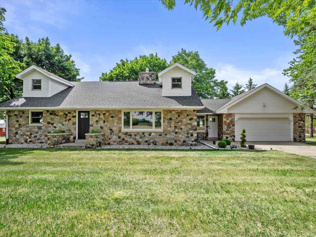 Homes For Sale - W334S7837 County Road E<br/> Mukwonago, WI 53149