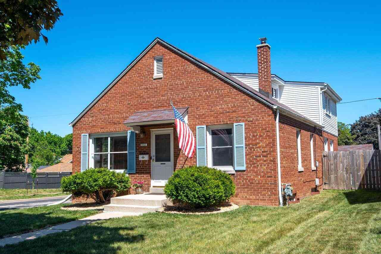 Homes For Sale - 2802 S 47th<br/> Milwaukee, WI 53219