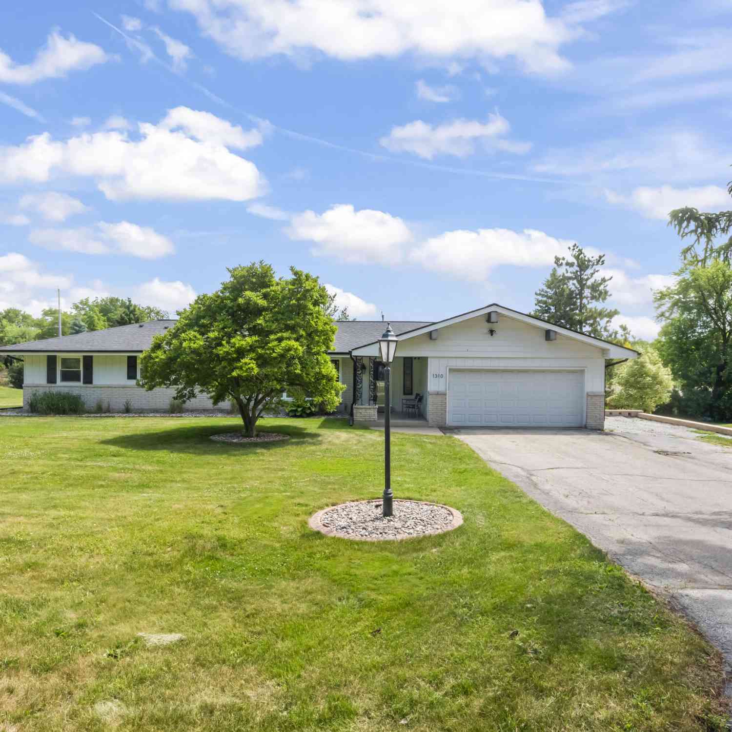 Homes For Sale - 1310 Sunnycrest<br/> Brookfield, WI 53186
