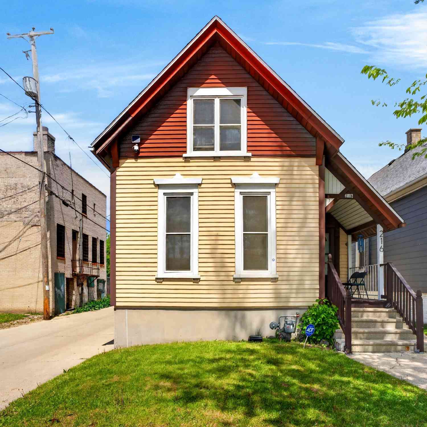 Homes For Sale - 216 W Center<br/> Milwaukee County, Milwaukee, WI 53212