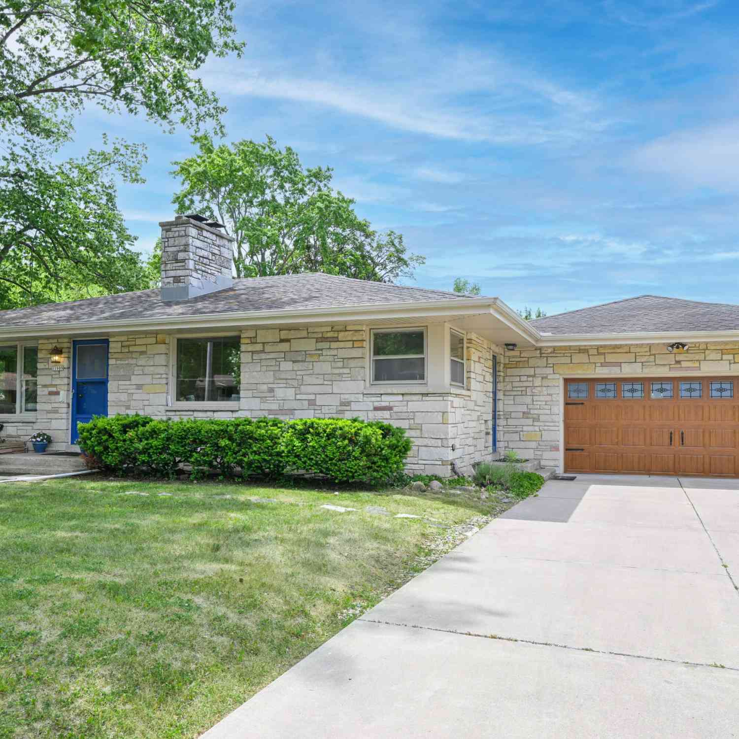 Homes For Sale - 11909 W Vliet<br/> Milwaukee County, Wauwatosa, WI 53226