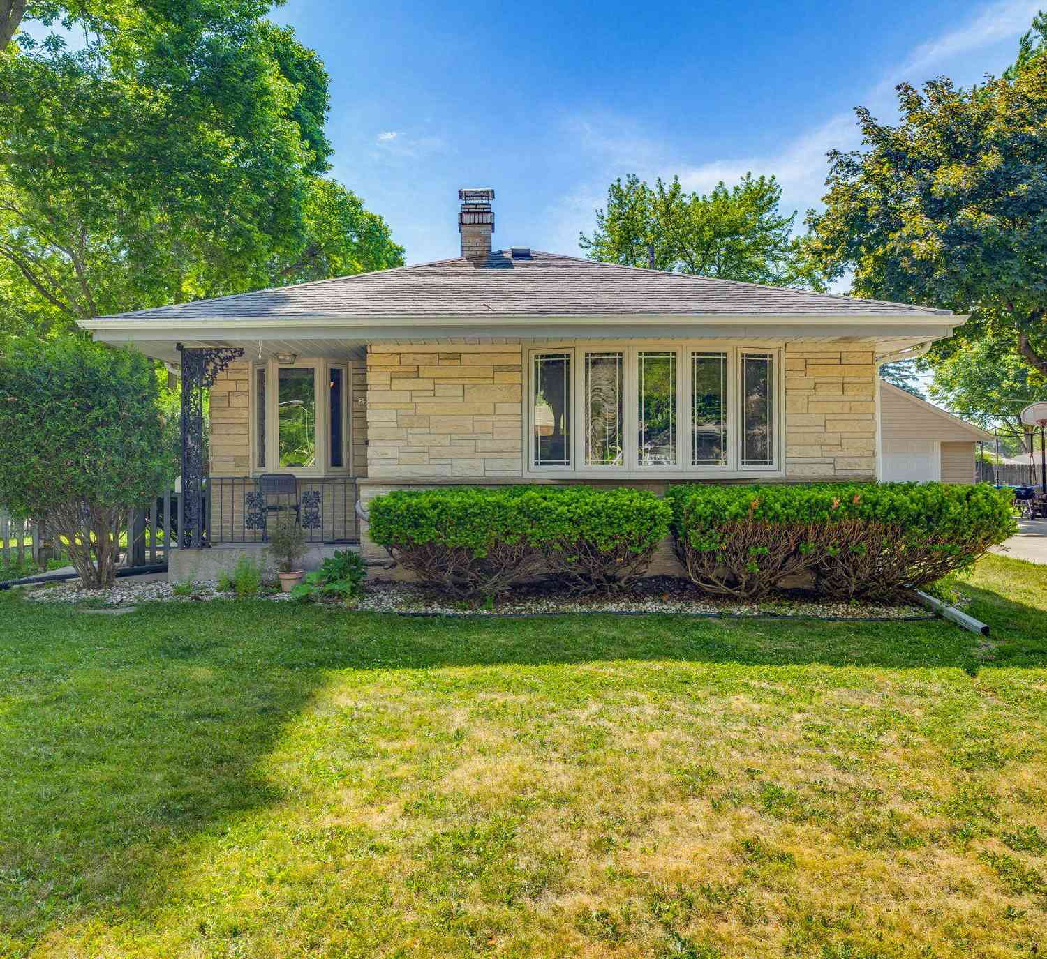 Homes For Sale - 2569 S 97th<br/> West Allis, WI 53227