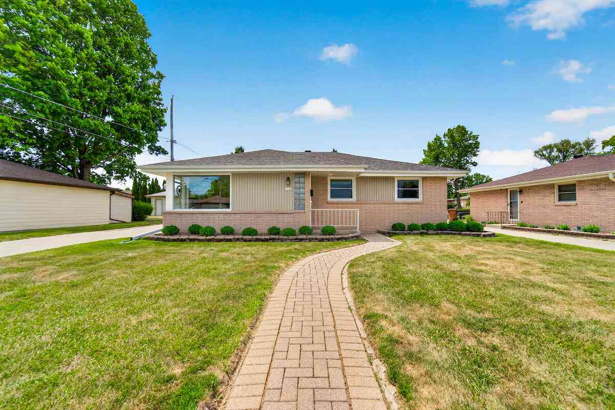 Homes For Sale - 1505 Mackinac<br/> South Milwaukee, WI 53172